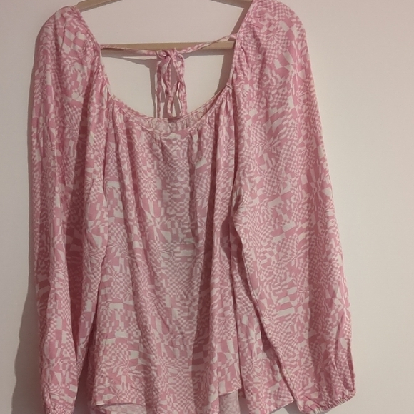 Pink Patterned Women's Top - Picture 3 of 4